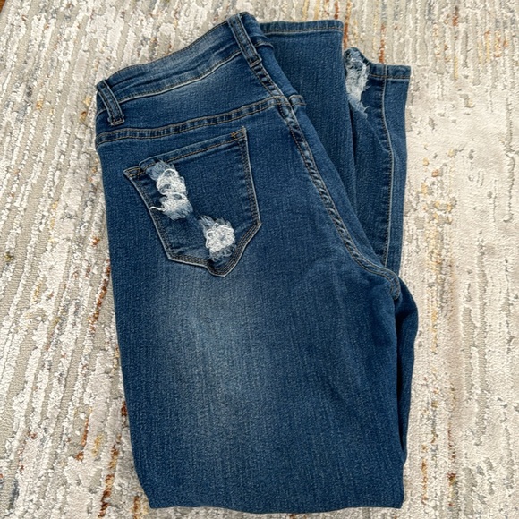 Fashion Nova Distressed Skinny Jeans - Picture 3 of 3